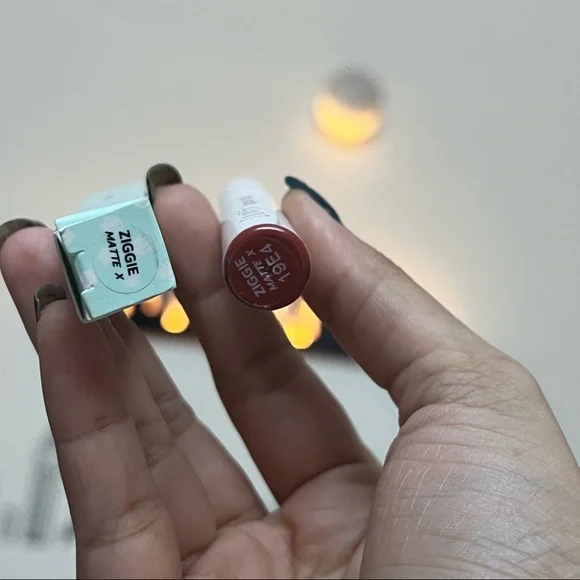 Colourpop lipstick - Ziggie - NEW WITH BOX - Picture 5 of 5